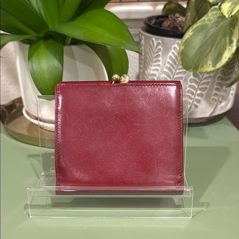Salvatore Ferragamo Red and Gold Wallet with Luxurious Leather - Picture 2 of 6